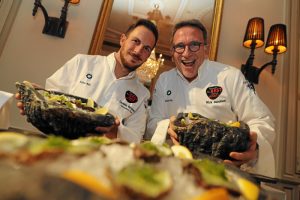 ST. MORITZ, 30JAN17 - Kuechenchef Dennis Brunner (L, Hotel Waldhaus Sils)und Gastkoch Rick Moonen aus Las Vegas sind bereit fuer das 24. St. Moritz Gourmet Festival 2017: Impression vom 'Grand Julius Baer Opening' im Kempinski Grand Hotel des Bains in St. Moritz am 30. Januar 2017. Impression of the 'Grand Julius Baer Opening' of the 24th St. Moritz Gourmet Festival at the Kempinski Grand Hotel des Bains in St. Moritz, Switzerland, January 30, 2017. swiss-image.ch/Photo Andy Mettler