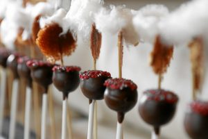 ST. MORITZ, 31JAN17 - Suesse Verfuehrungen fuer Augen und Gaumen: Impression vom 'Chocolate Cult' im Badrutt's Palace Hotel in St. Moritz anlaesslich des 24. St. Moritz Gourmet Festival am 31. Januar 2017. Impression of the 'Chocolate Cult' at the Badrutt's Palace Hotel captured during the 24th St. Moritz Gourmet Festival in St. Moritz, Switzerland, January 31, 2017. swiss-image.ch/Photo Andy Mettler